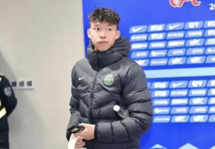 浙江队王钰栋赛后采访遭质疑 记者孙飞回应引热