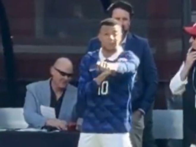 姆巴佩替补登场索要队长袖标引争议 坎特生日让