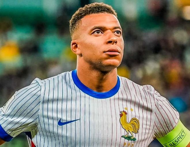 姆巴佩替补登场索要队长袖标引争议 坎特生日让