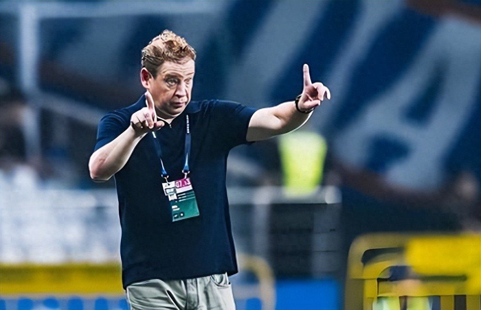 斯卢茨基激活申花三将 阵容深度蜕变引热议