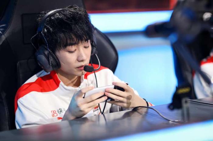 苏州KSG休赛期备战夏季赛 队员互动与战术调整引