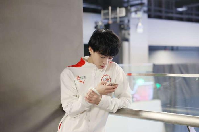 苏州KSG休赛期备战夏季赛 队员互动与战术调整引