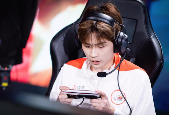 苏州KSG休赛期备战夏季赛 队员互动与战术调整引