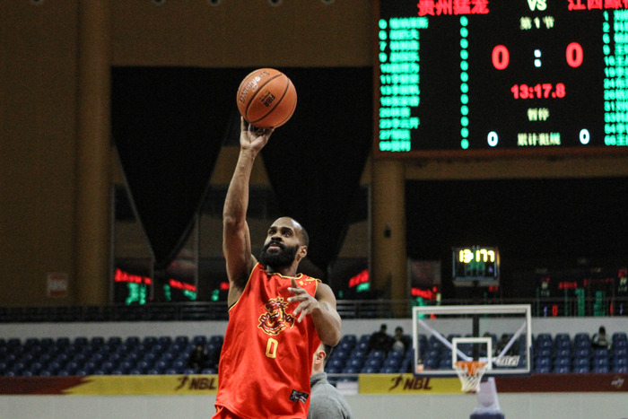 凯尔·维纳莱斯独挑大梁难挽四川队35连败颓势